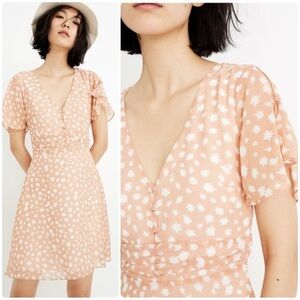 Madewell Ruched Waist Mini Dress in Star Shower Peach Chiffon Size 6 L3444